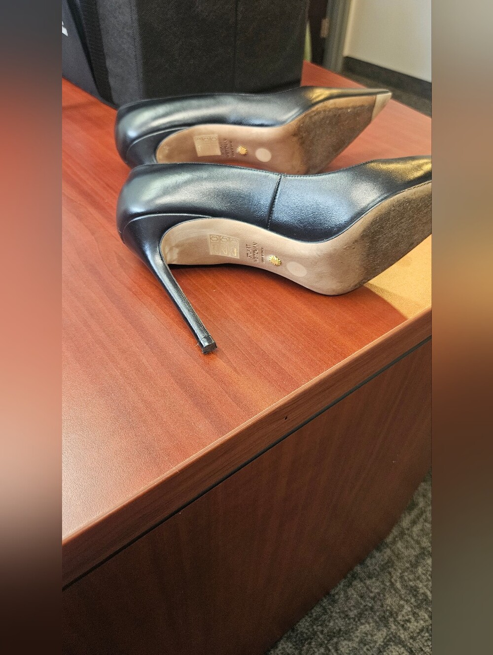 Stuart Weitzman Black Pointed Toe Leather Stilettos - Picture 2 of 4
